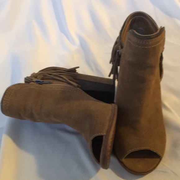 Dolce Vita Cognac suede open toe booties. - Picture 4 of 8